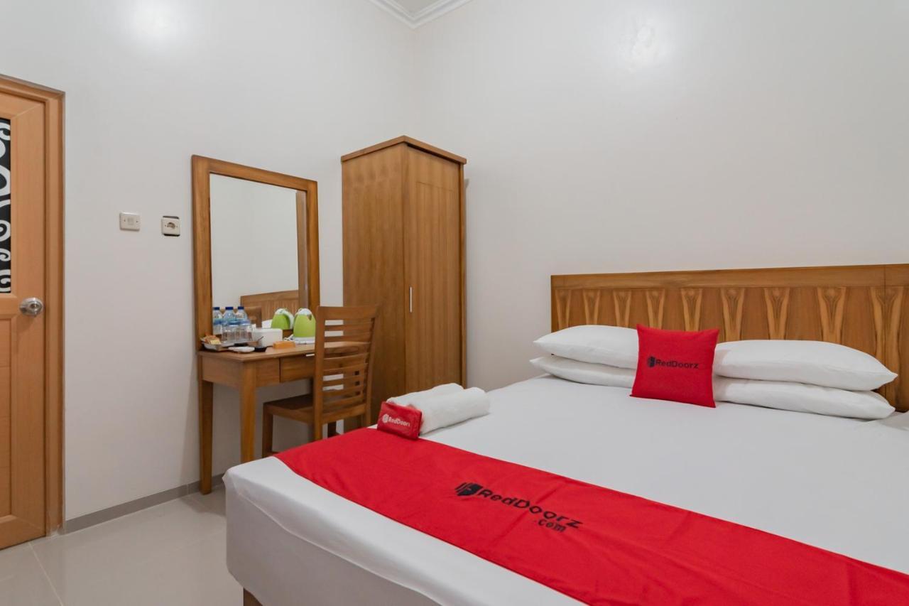 Reddoorz Syariah Plus @ Perintis Guesthouse Tasikmalaya Esterno foto