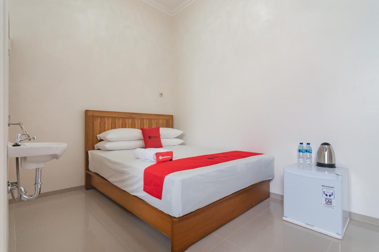 Reddoorz Syariah Plus @ Perintis Guesthouse Tasikmalaya Esterno foto