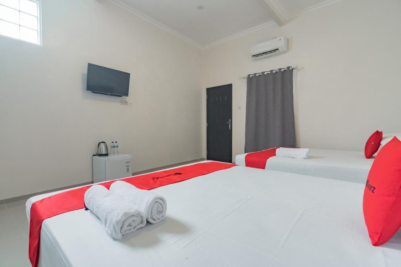 Reddoorz Syariah Plus @ Perintis Guesthouse Tasikmalaya Esterno foto