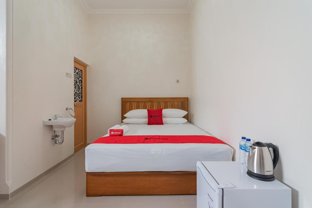 Reddoorz Syariah Plus @ Perintis Guesthouse Tasikmalaya Esterno foto