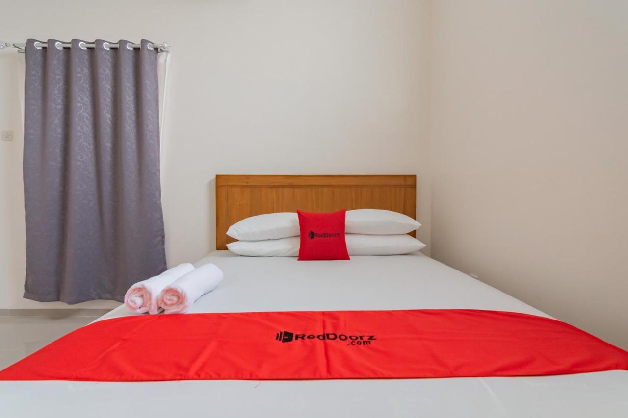 Reddoorz Syariah Plus @ Perintis Guesthouse Tasikmalaya Esterno foto