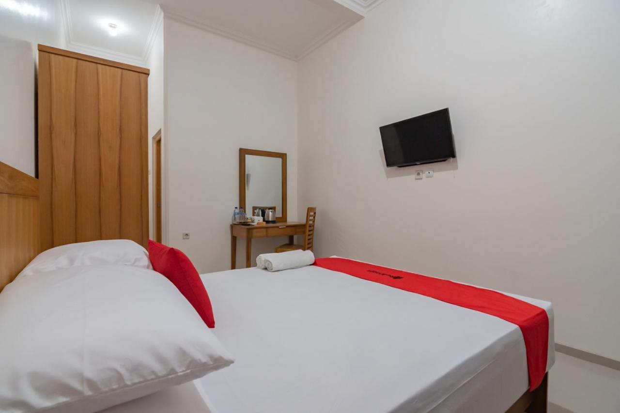 Reddoorz Syariah Plus @ Perintis Guesthouse Tasikmalaya Esterno foto