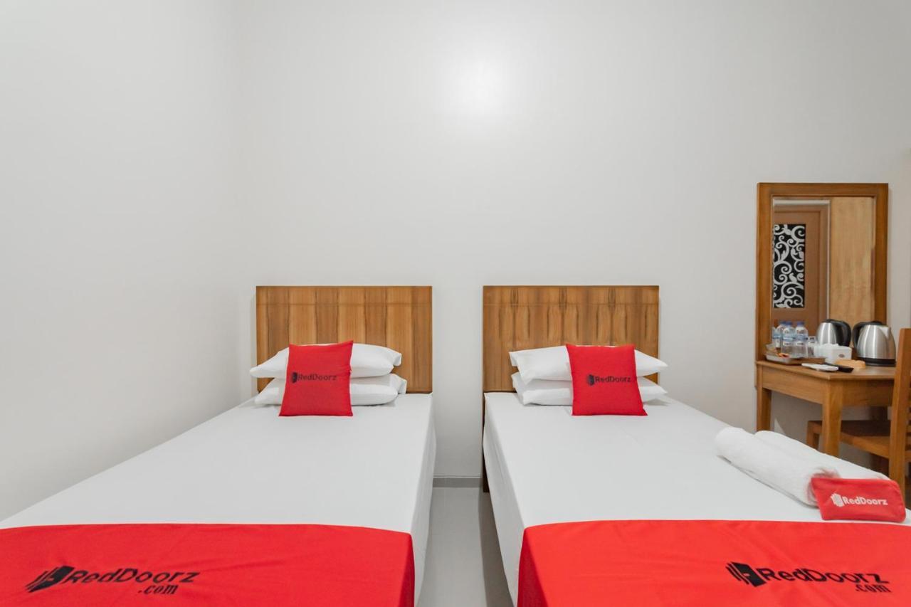 Reddoorz Syariah Plus @ Perintis Guesthouse Tasikmalaya Esterno foto
