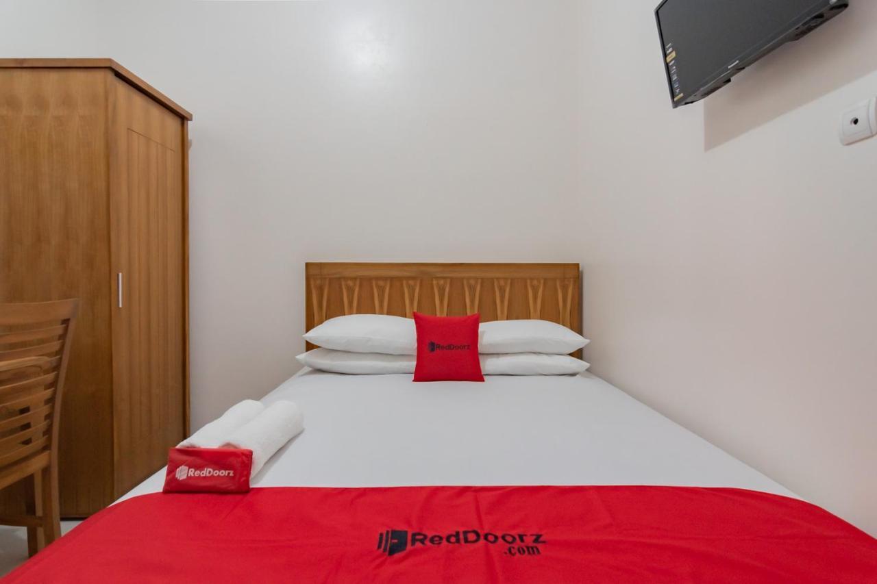 Reddoorz Syariah Plus @ Perintis Guesthouse Tasikmalaya Esterno foto