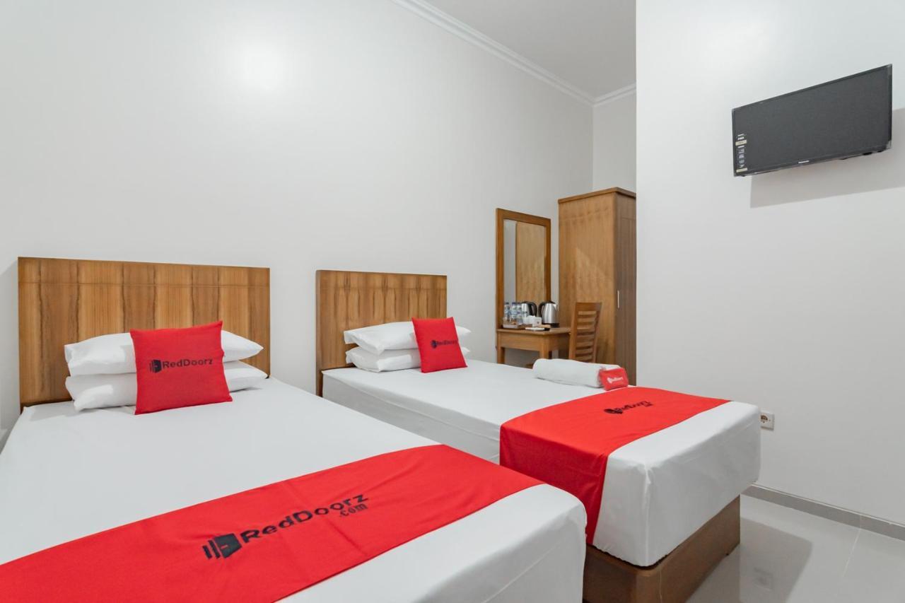 Reddoorz Syariah Plus @ Perintis Guesthouse Tasikmalaya Esterno foto